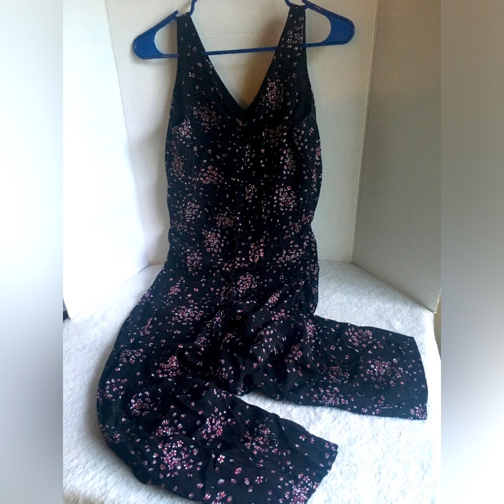 LOFT - Jumpsuit Straps Sleeveless Crop Black Red Floral - Size - X-Small Petite